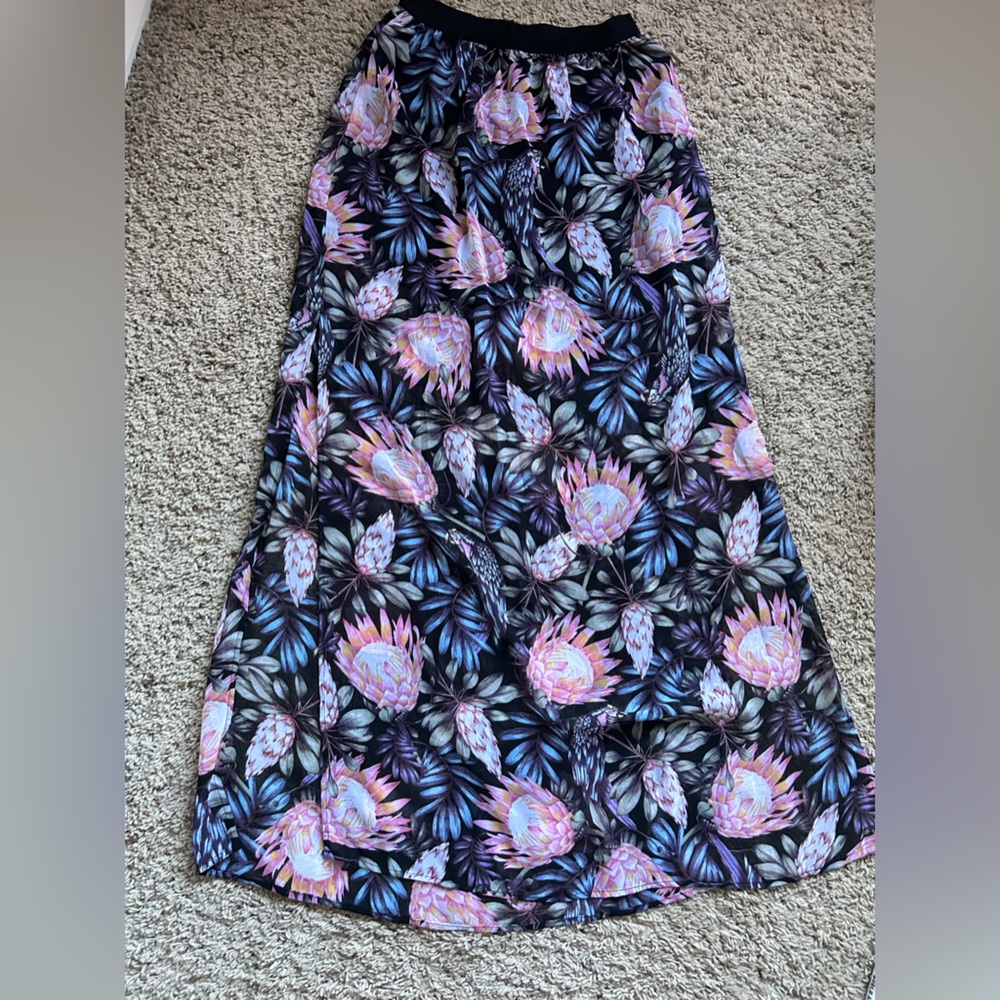 Floral sheer skirt with two slits on the side